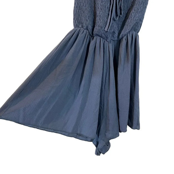 Windsor Blue Romper Size Small Smocked Seersucker Ruffle Keyhole Neck Casual - Picture 4 of 5